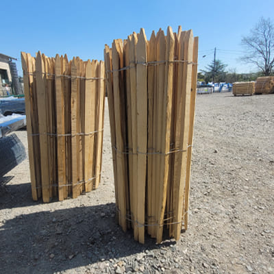 Rouleau de ganivelle bois de châtaignier relié par du fil torsadé en acier galvanisé